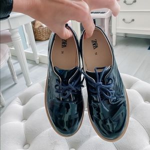 Zara oxford style navy patent shoes,girls size 4